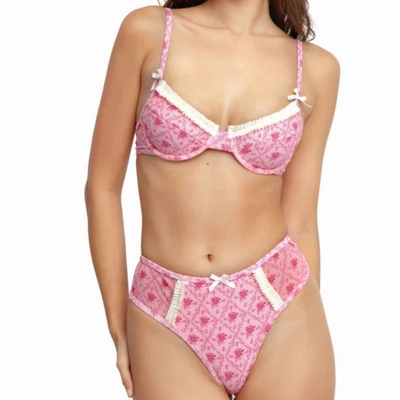 New Blackbough Swim Caroline pink frilled underwire bikini top sz XS
